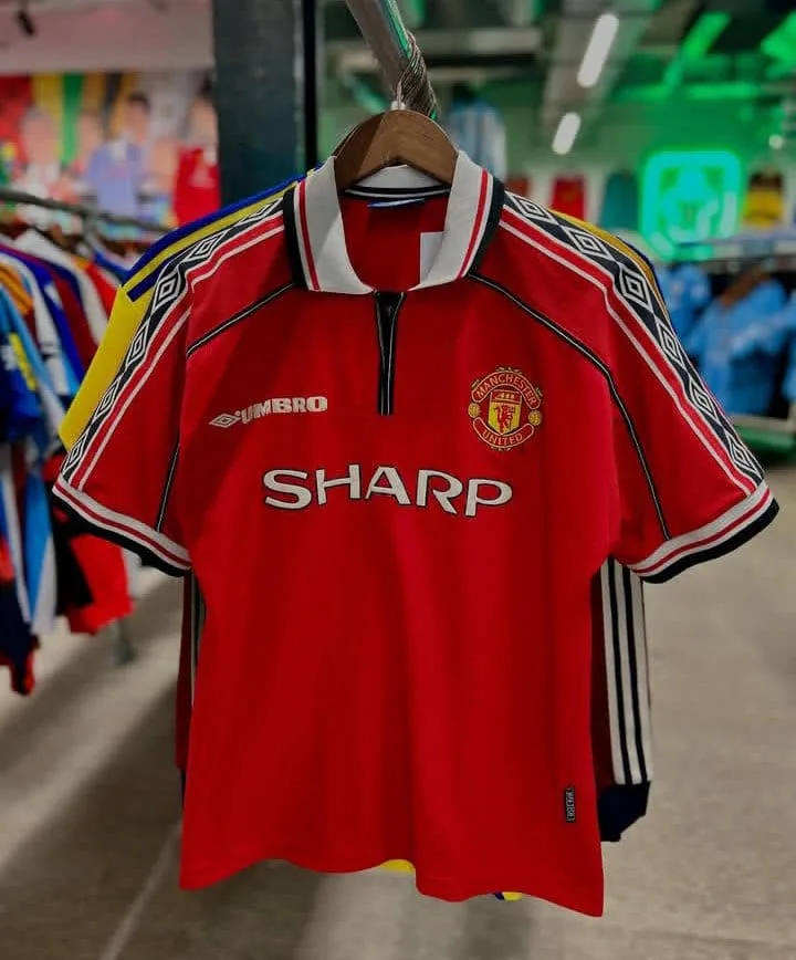 Manchester United 1998/99 Home Kit